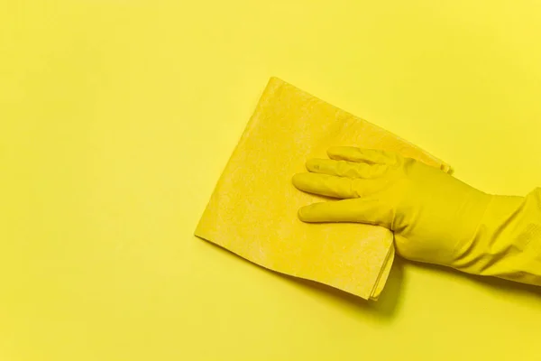 Herramientas Limpieza Sobre Fondo Amarillo Una Toallita Con Guantes Con — Foto de Stock