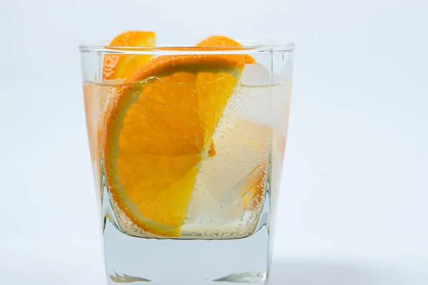 Оранжевый Льдом Стакане Освежающий Напиток Апельсином Холодный Коктейль — стоковое фото