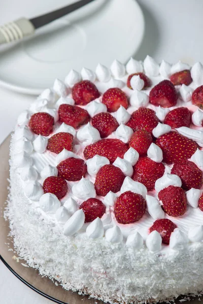 Creamy Strawberry Cake Homemade Cake Whipped Cream Fresh Strawberries Light — Stock Photo, Image