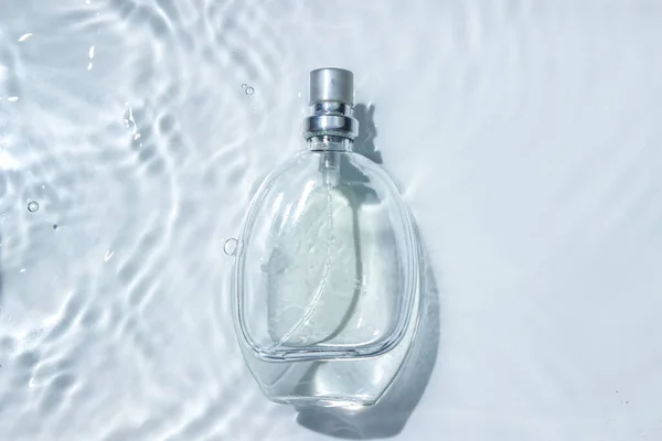 Perfume Bottle Surface Water Circle Ripples Water Surface Pure Clear — Stock fotografie