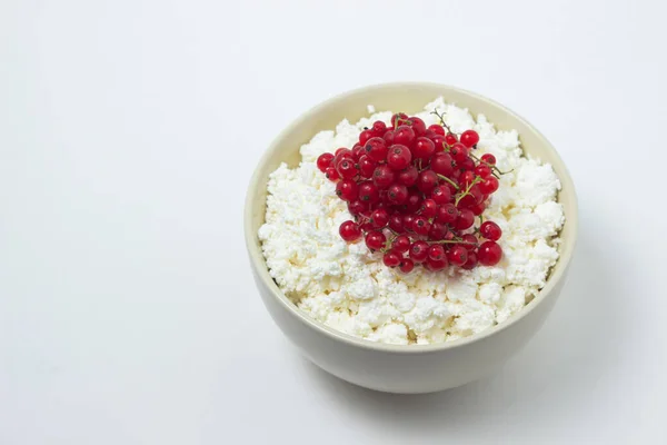 Cottage Con Ribes Rosso Piatto Bianco Colazione Deliziosa Sana Una — Foto Stock