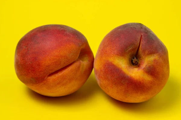 Peaches Yellow Background Peach Cut Half Healthy Diet — Stock Photo, Image