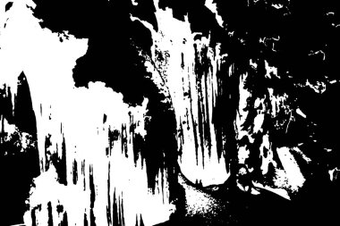 Kışın donmuş şelale. Transcarpathia, Rakhiv bölgesi, Kobiletska Polyana köyü.