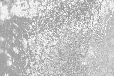 Çizik ve çatlaklarla bembeyaz bir doku.