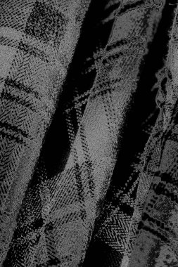 Çizik ve çatlaklarla dolu pis bir doku.