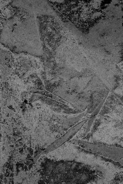 Çizik ve çatlaklarla dolu pis bir doku.