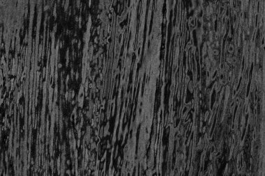 Çizik ve çatlaklarla dolu pis bir doku.