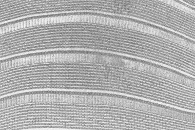 Çizik ve çatlaklarla dolu pis bir doku.