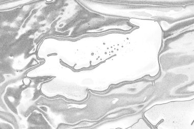 Çizik ve çatlaklarla dolu pis bir doku.