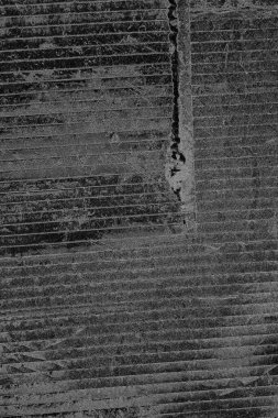 Çizik ve çatlaklarla dolu pis bir doku.