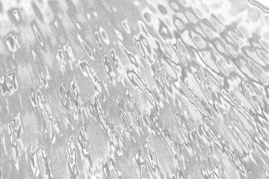 Çizik ve çatlaklarla bembeyaz bir doku.