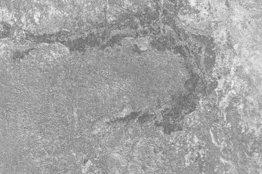 Çizik ve çatlaklarla dolu pis bir doku.