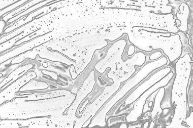 Çizik ve çatlaklarla dolu pis bir doku.