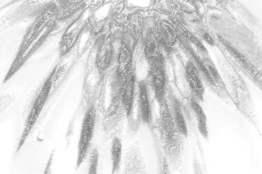 Çizik ve çatlaklarla bembeyaz bir doku.