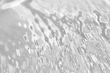 Çizik ve çatlaklarla bembeyaz bir doku.