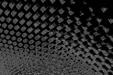 Çizik ve çatlaklarla dolu pis bir doku.