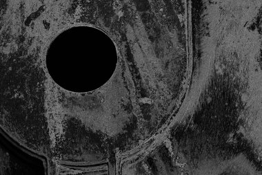 Çizik ve çatlaklarla dolu pis bir doku.