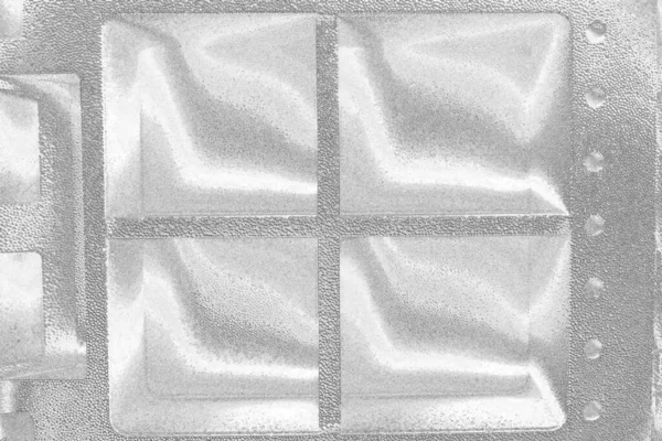 Çizik ve çatlaklarla bembeyaz bir doku.