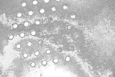 Çizik ve çatlaklarla dolu pis bir doku.