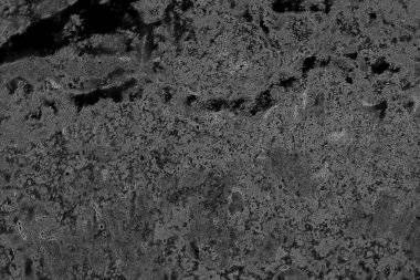 Çizik ve çatlaklarla dolu pis bir doku.