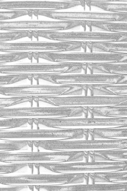 Çizik ve çatlaklarla bembeyaz bir doku.