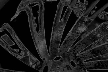 Çizik ve çatlaklarla dolu pis bir doku.