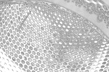 Çizik ve çatlaklarla dolu pis bir doku.