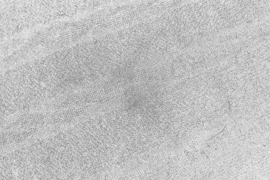 Çizik ve çatlaklarla dolu pis bir doku.