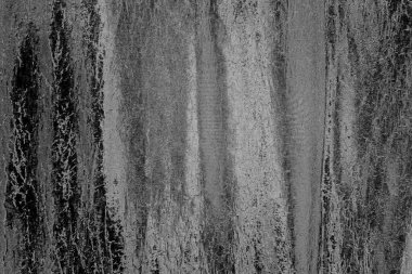 Çizik ve çatlaklarla dolu pis bir doku.