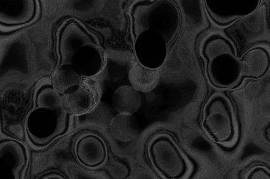 Çizik ve çatlaklarla dolu pis bir doku.