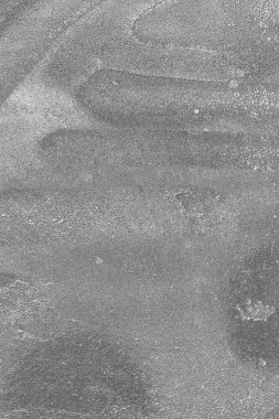 Çizik ve çatlaklarla dolu gri bir doku.