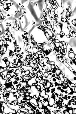 Çizik ve çatlaklarla dolu gri bir doku.