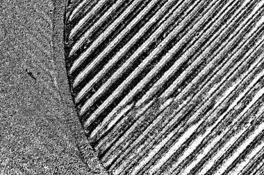 Çizik ve çatlaklarla dolu gri bir doku.