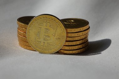 Soyut arka planda Bitcoin. Bitcoin. Kripto para birimi arkaplan kavramı.