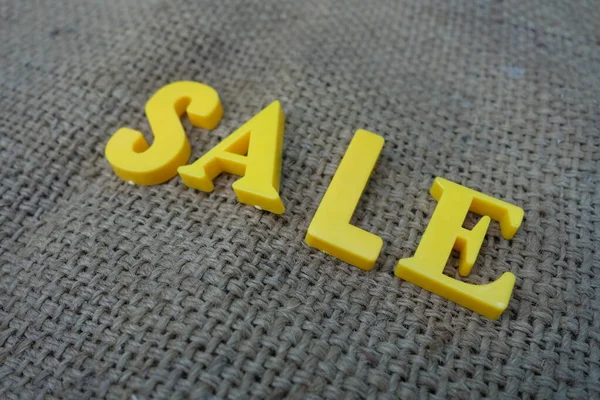 Koncepcja Sprzedaży Żółte Litery Tle — Zdjęcie stockowe