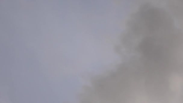 Dym Komina Niebie — Wideo stockowe
