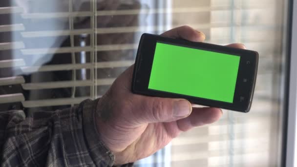 Рука Помощью Мобильного Телефона Зеленым Экраном Зеленый Экран Макет Шаблон — стоковое видео