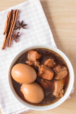 Yumurta ve domuz eti