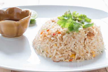 Tayland kızarmış pirinç