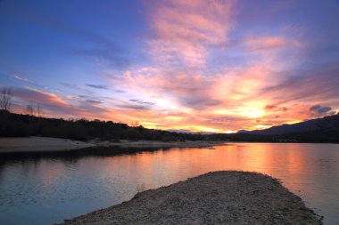 Güzel susmall ada göl