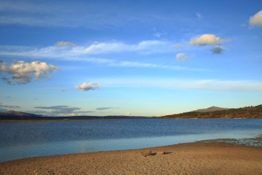Akşam Gölü kıyısında