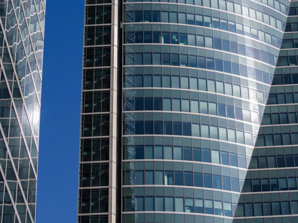 Céu azul com edifícios — Fotografia de Stock