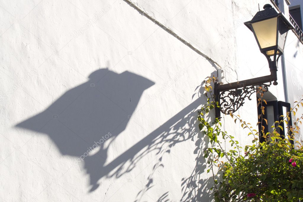 Shadow of a lamppost on the wall