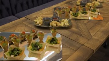 Farklı aperatifler, yemek servisi, açık büfe parti konsepti