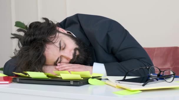 Exhausted and tired businessman sleep with his head on computer. — Stock Video