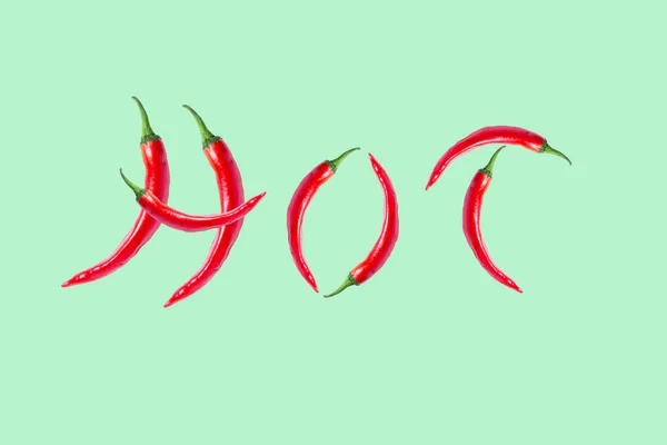 Ordet Varm Gjort Chilipeppar Chili Peppar Isolerad Pastell Grön Bakgrund — Stockfoto