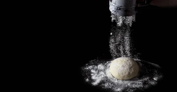 Freezing Movement Chef Sprinkles Flour Bowl Dough Copyspace Pizza Dough — Stock Photo, Image