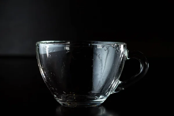 Tasse Verre Transparent Sur Fond Sombre Tasse Vide Sur Table — Photo