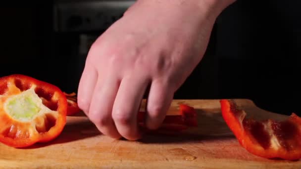 Chef Snijdt Zoete Paprika Koken Thuis Koken Zelf Volgens Lessen — Stockvideo