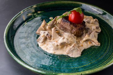 geyik eti madalyonlar rustik tabak